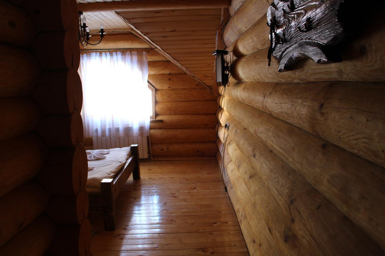Hotel Berloga-Sinevir Synevyrsʼka Polyana Exterior foto