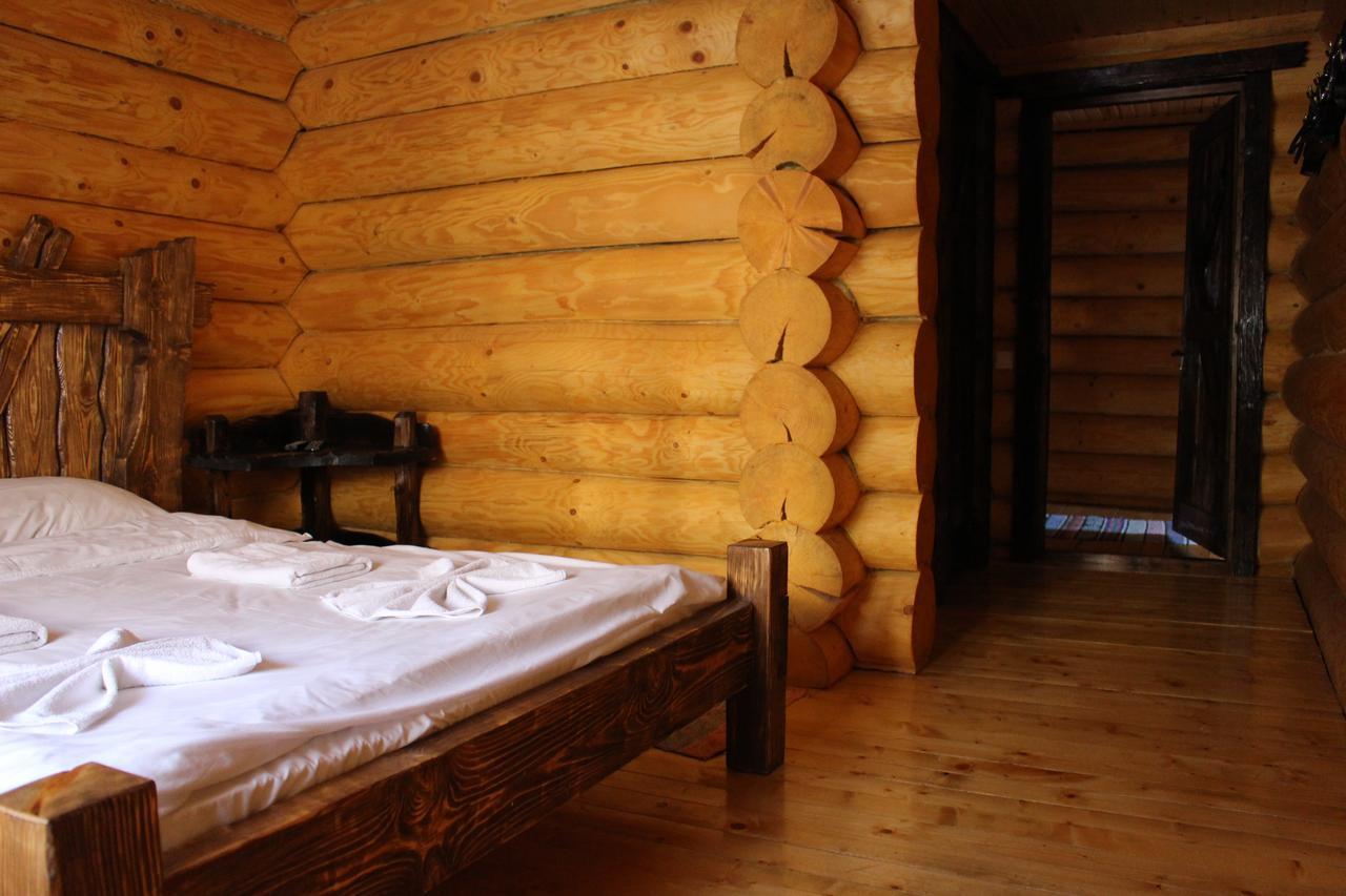 Hotel Berloga-Sinevir Synevyrsʼka Polyana Exterior foto